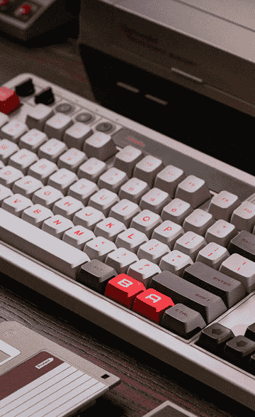 Este teclado retro inspirado en Nintendo incluye dos grandes botones  programables