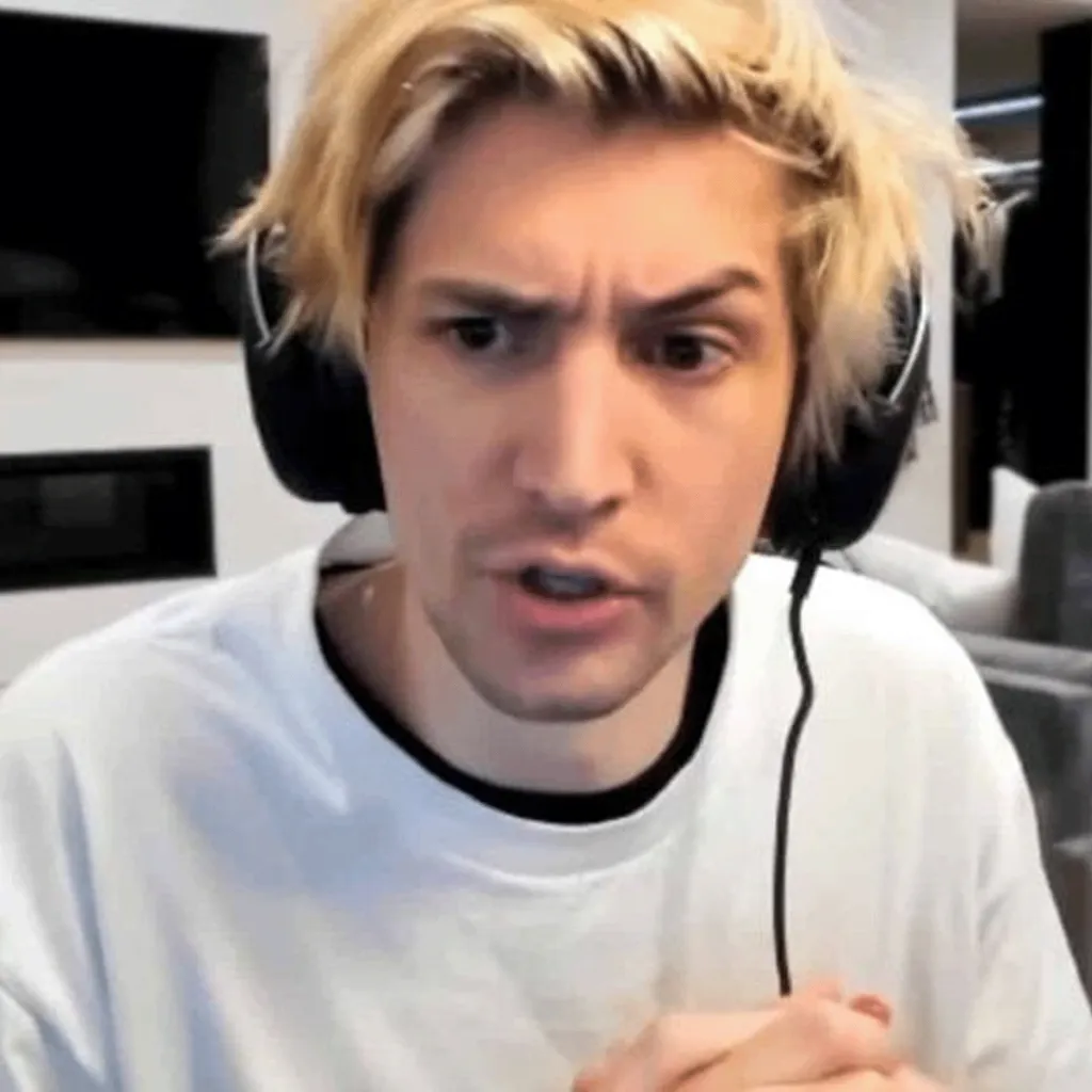 XQc critica a los streamers de Kick mientras el sitio implementa prohibiciones para presuntos acosadores de TwitchCon